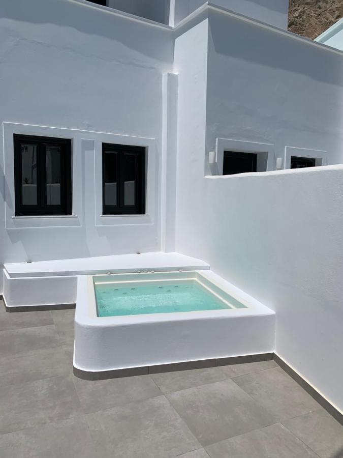 Nostos Kamari (Santorini)