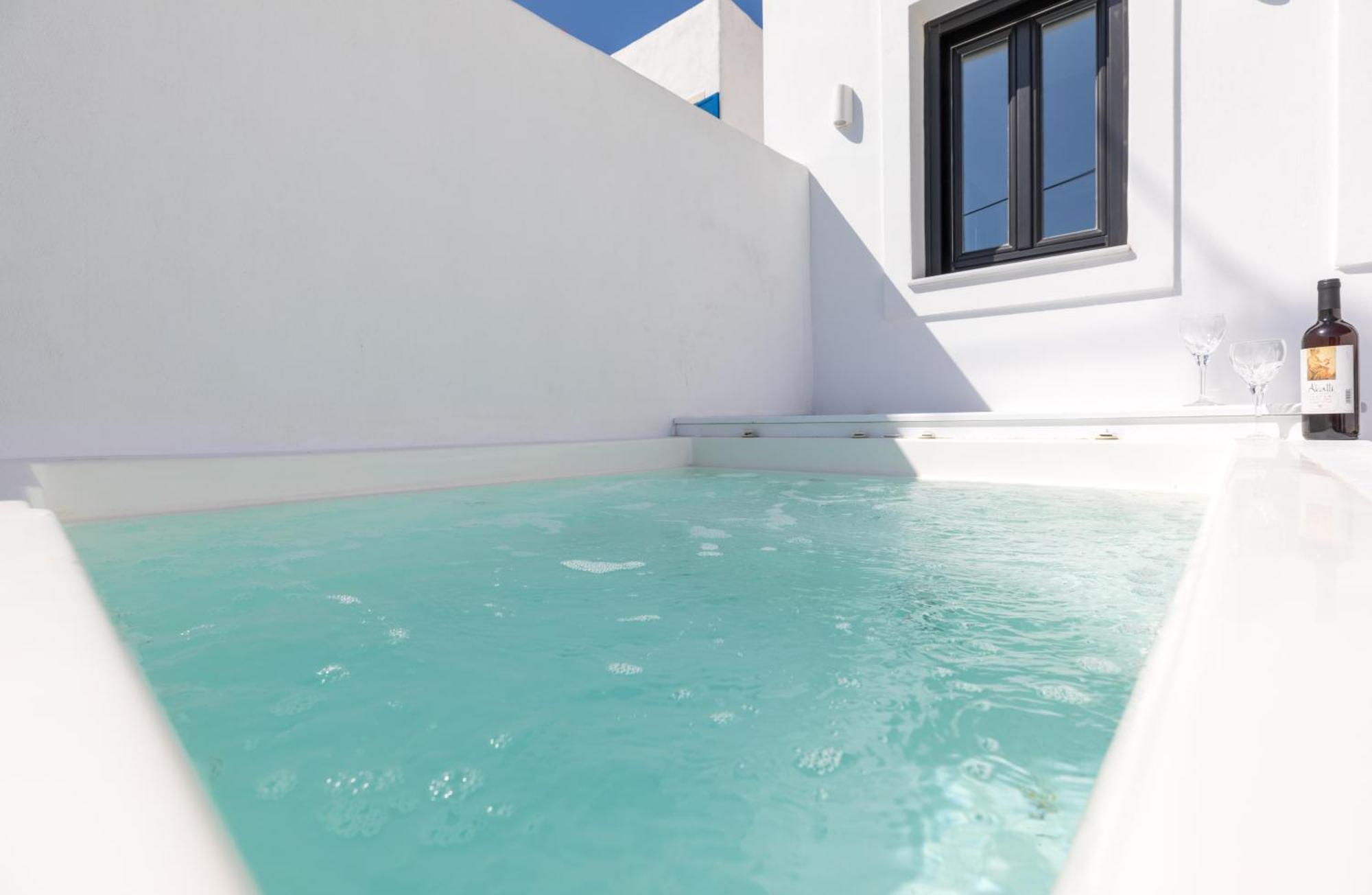 Nostos Kamari (Santorini)